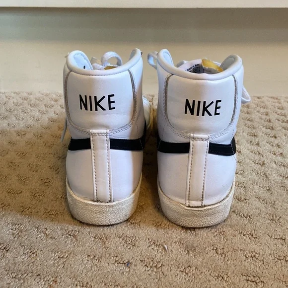 Nike Blazers - Picture 4 of 7